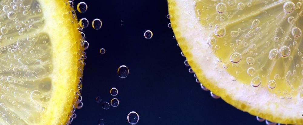 Succo di limone: benefici e utilizzi della bevanda più dissetante -  Valfrutta Magazine