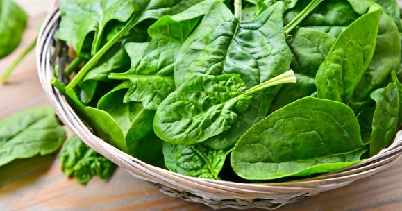 Perché mangiare gli spinaci fa bene alla salute?