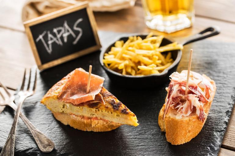 che cosa sono le tapas regine dell aperitivo spagnolo grand chef evolution