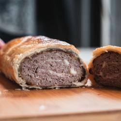 Polpettone al forno ripieno di formaggio e prosciutto