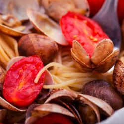 Spaghetti con le vongole al cartoccio