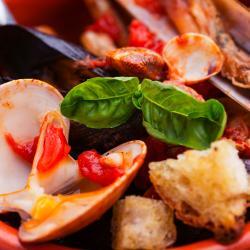 Zuppa di frutti di mare